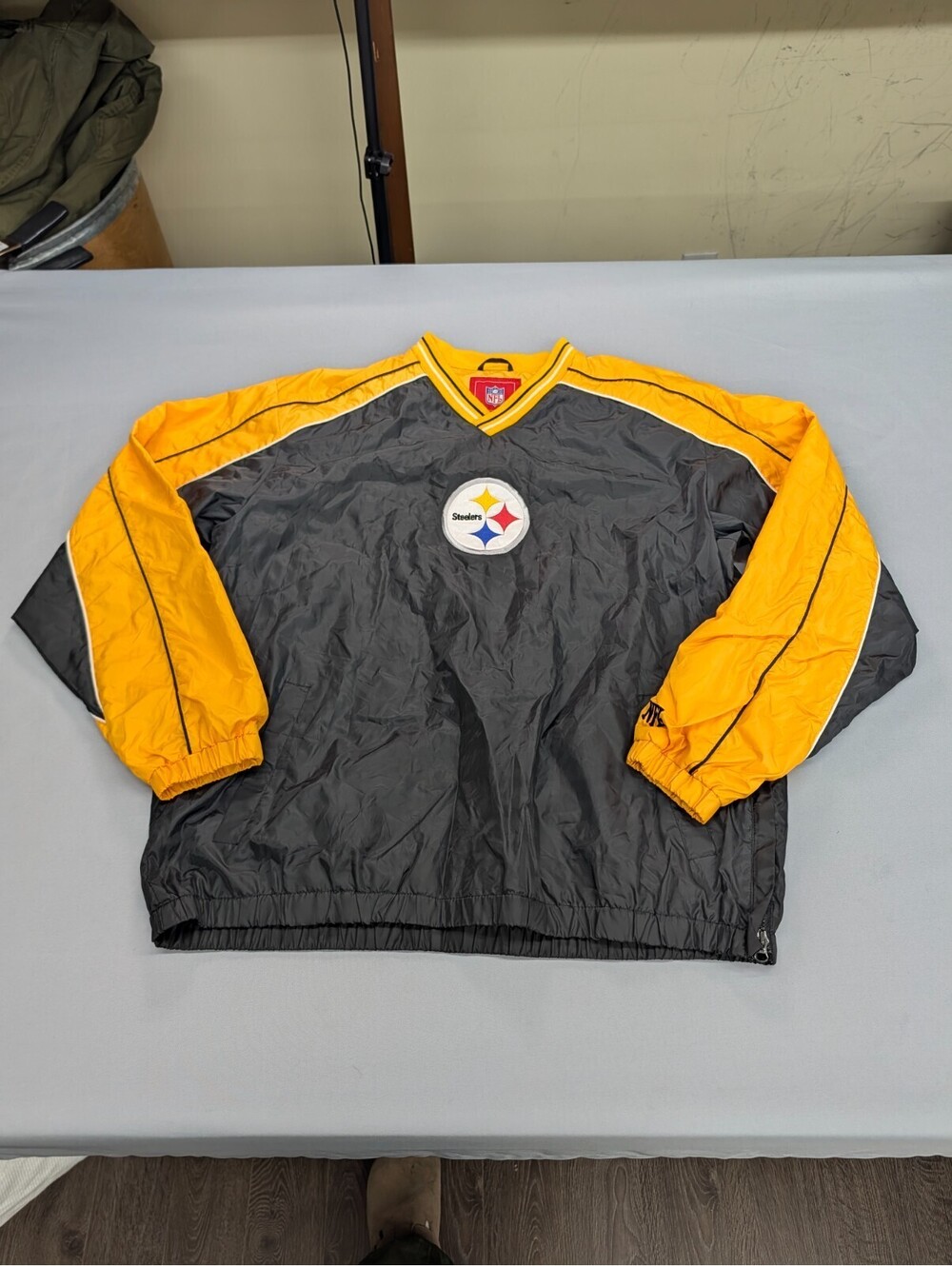 Pittsburgh Steelers NFL V-Neck Windbreaker Jacket Large L